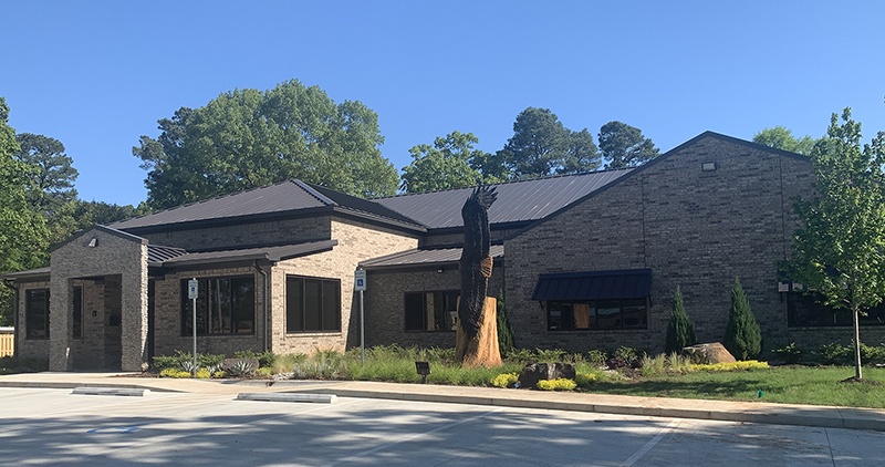 Eagle Dental Outside on a sunny day.